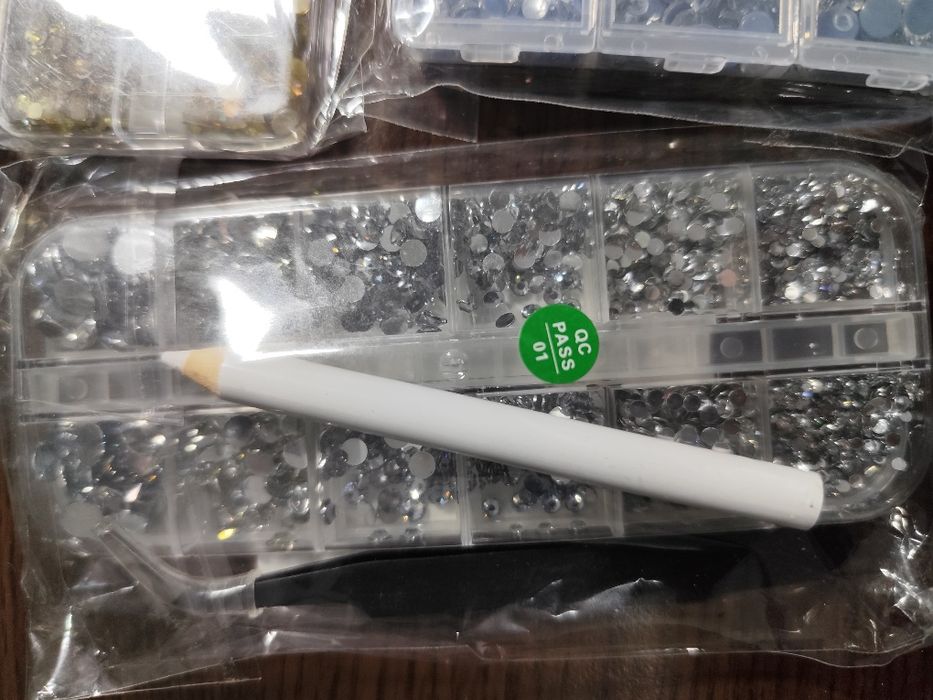 Lot pietricele decorative plus adeziv