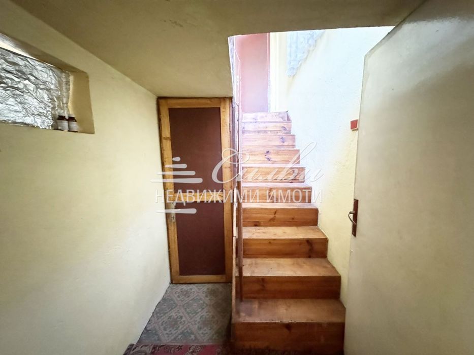 Двуетажна ТУХЛЕНА къща на ПЛОЧА с ГАРАЖ - с. Мараш!