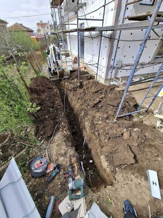 Компактен Мини Багер БОБКАТ 1.2 тона за извършване на услуги