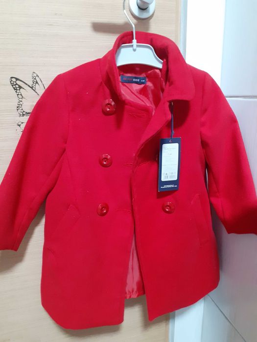 Vand pardesiu nou fete 2-3 ani, culoare rosie, 35 lei