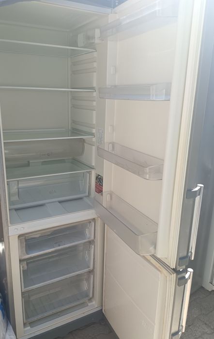 Двухкамерный холодильник