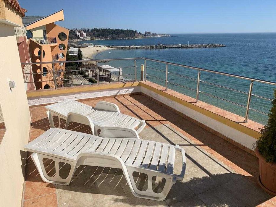 Продаваме хотел разположен на брега на морето в гр. Несебър