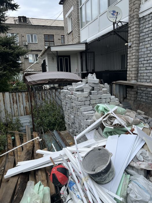 Отдам кирпич, но с вывозом мусора