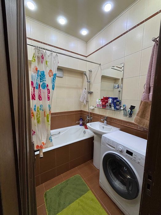 4/3/9, м. Миллийбог, Дружба Народов, 96 м², авторский ремонт, мебелью