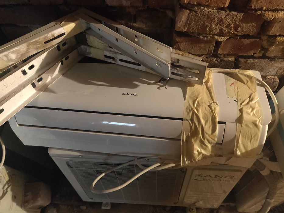Климатик SANG, работещ, подробности в описанието