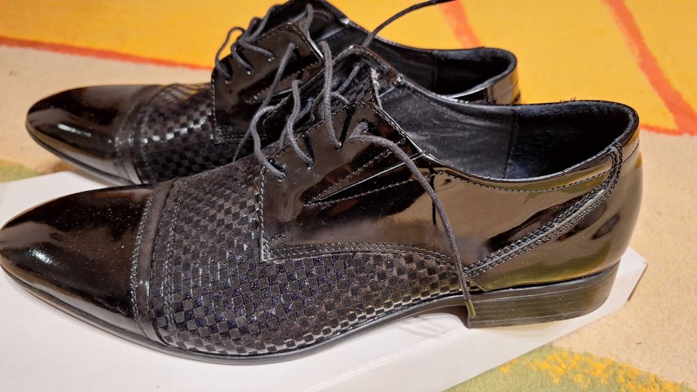 Мъжки обувки, размер 45, черен лак