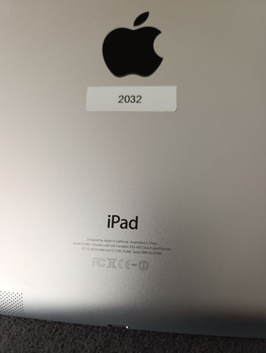 Продавам ipad 4-та генерация