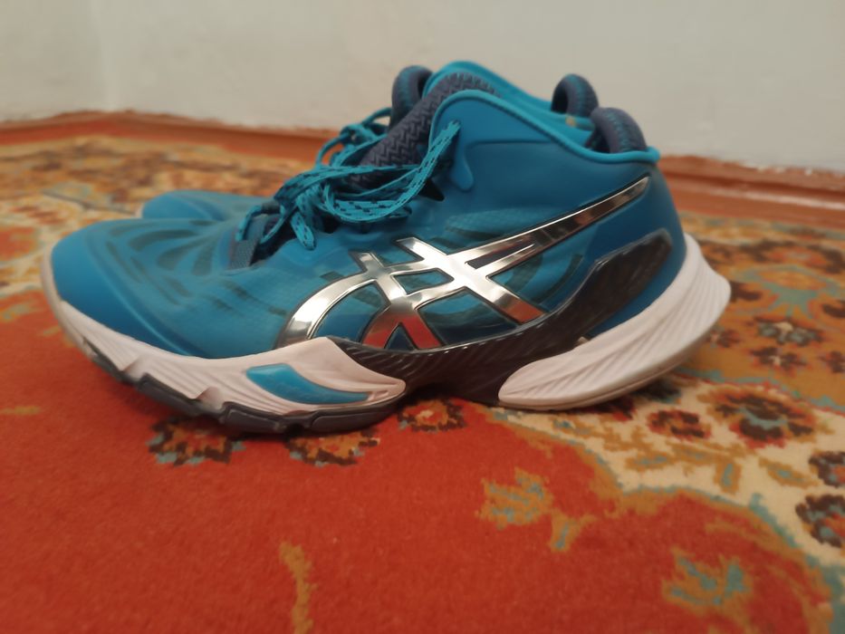 Волейбольные кроссовки