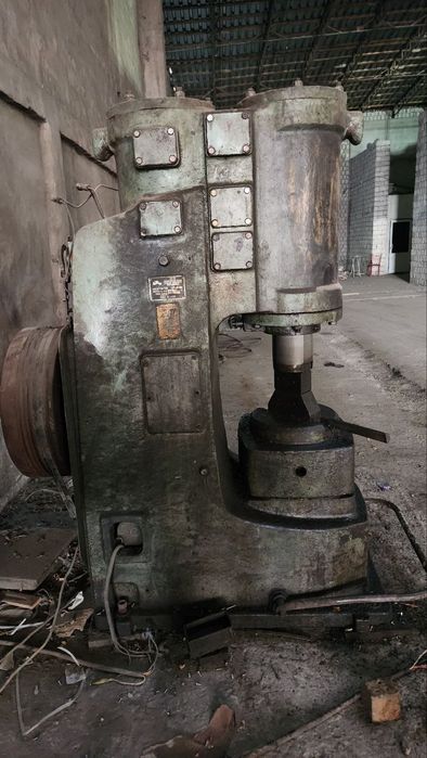 Молот станок сотилади