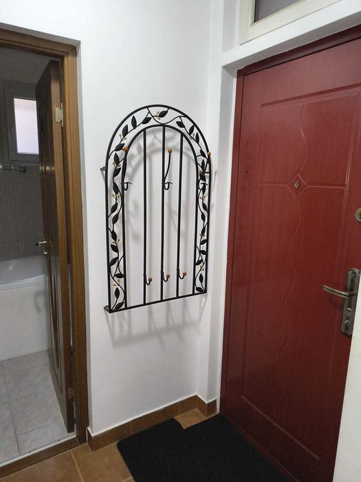 Inchiriez apartament la curte cu Dormitor+CameraZi ULTRACENTRAL