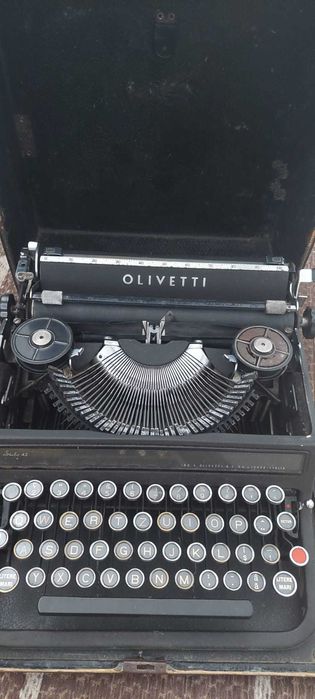 Mașină de scris Olivetti Studio 42 – anii 1950