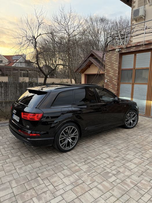 Audi Q7 / 3 x S Line / Panoramic / Matrix / Distronic Plus / 7 Locuri