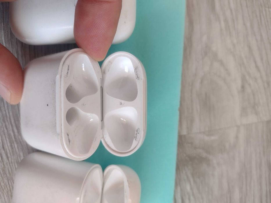 Apple Airpods Wireless Charging Case зарядна кутия A1938