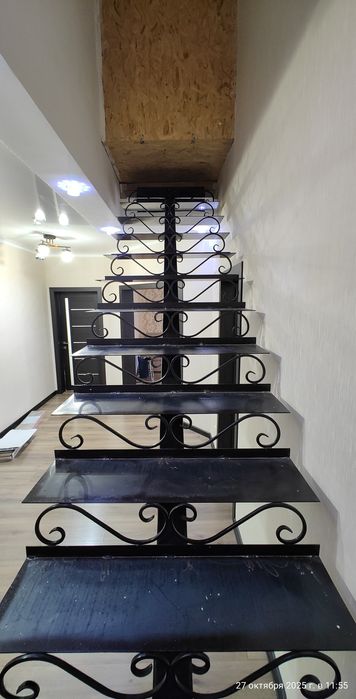 Продам металлическую однокосоурную лестницу