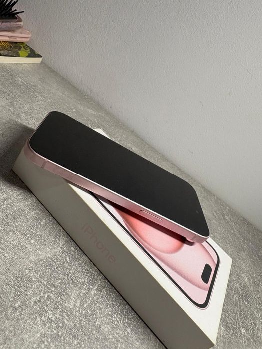 telefon IPhone 15 roz 128gb
