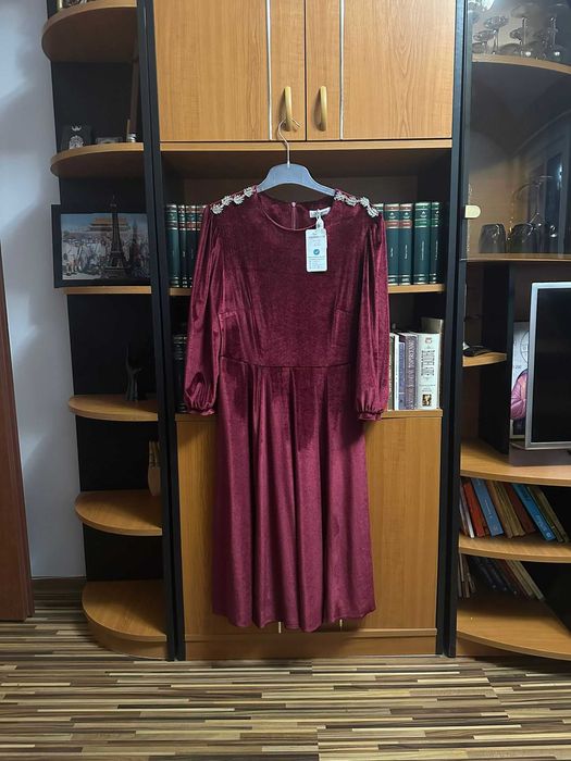 Rochie NOUA CU ETICHETA catifea visinie de ocazie REVELION 2025