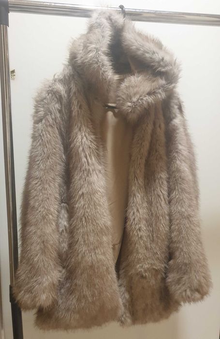 Jacheta OYSHO cu gluga , Blana imitatie Camel, izolație Primaloft  ,'M