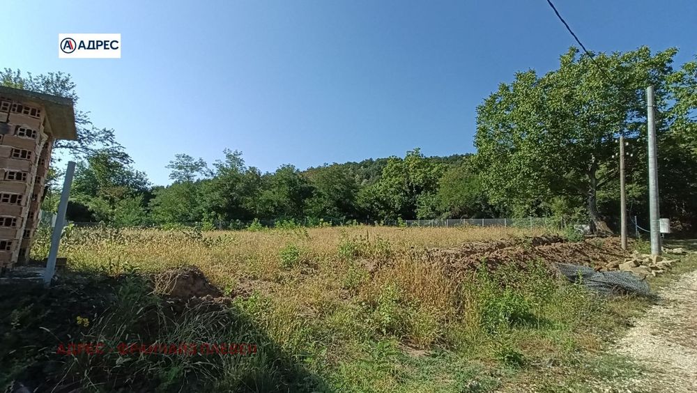 Парцел в Враца, област-с.Струпец площ 740 цена 13000