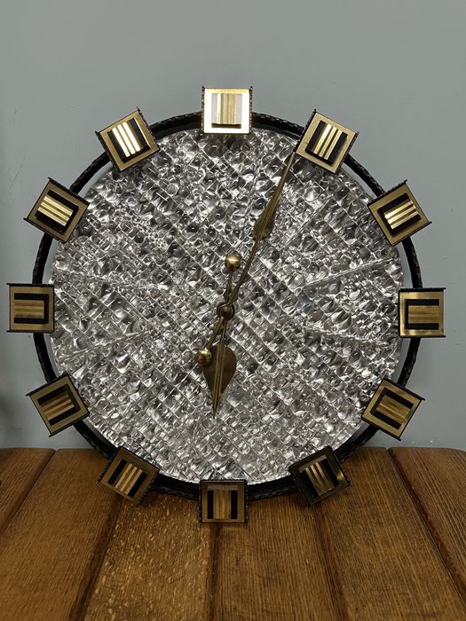 Стенен часовник / 70-те