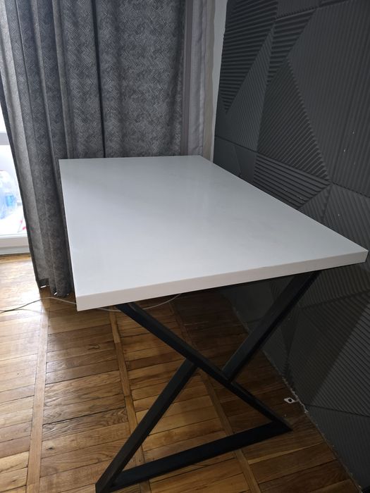 Продаётся компьютерный стол