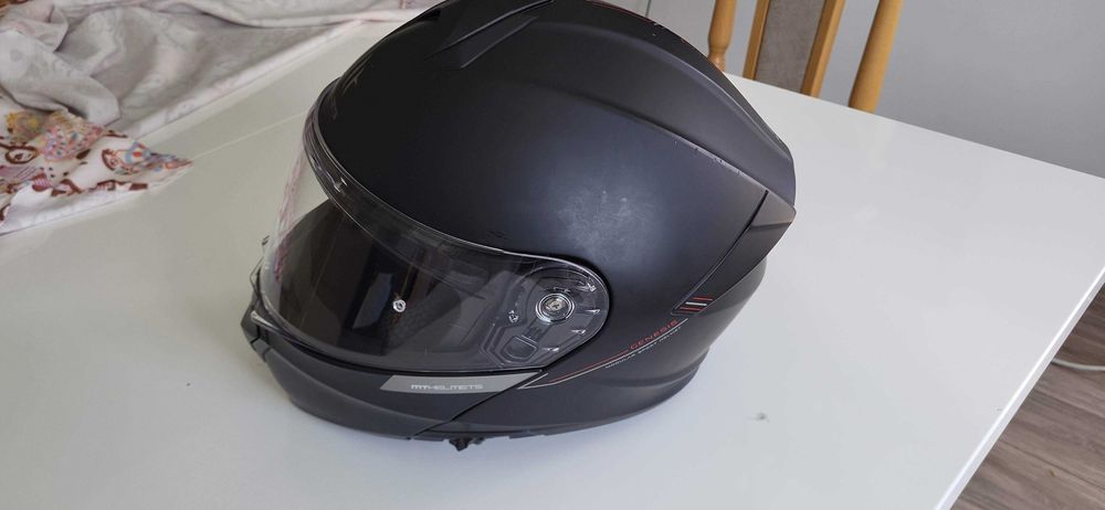 Модуларна каска за мотор MT helmet genesis размер М