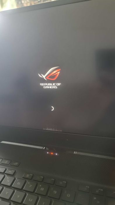 Asus zephyrus  15.6 / 300hz / rtx 2060 / i7 9750h