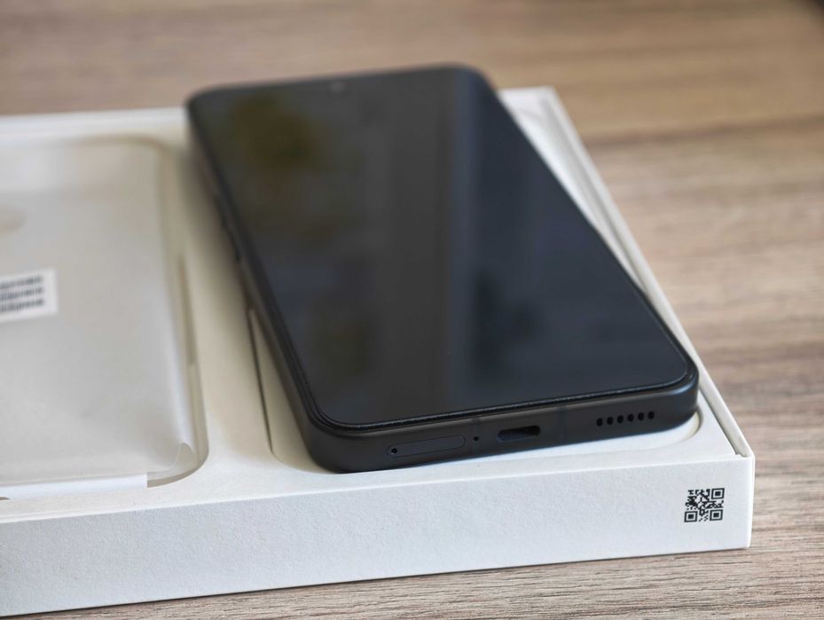 Nothing Phone 3, 12/512GB Black, 4 камери 50MP черен, като нов, гаранция комплект, подходящ за подарък