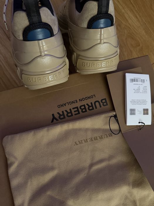 Оригинални сникърси / обувки Burberry