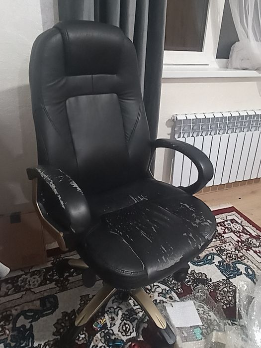 Кресло офисное черное