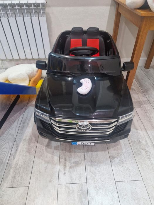 Детский электромобиль Toyota