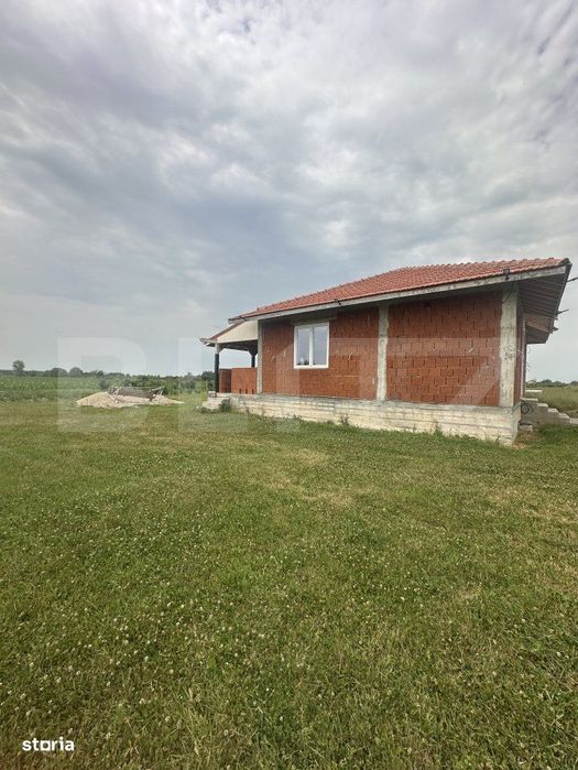 Casa la rosu 3 camere, 142mp, 585 mp teren, zona Cionchesti