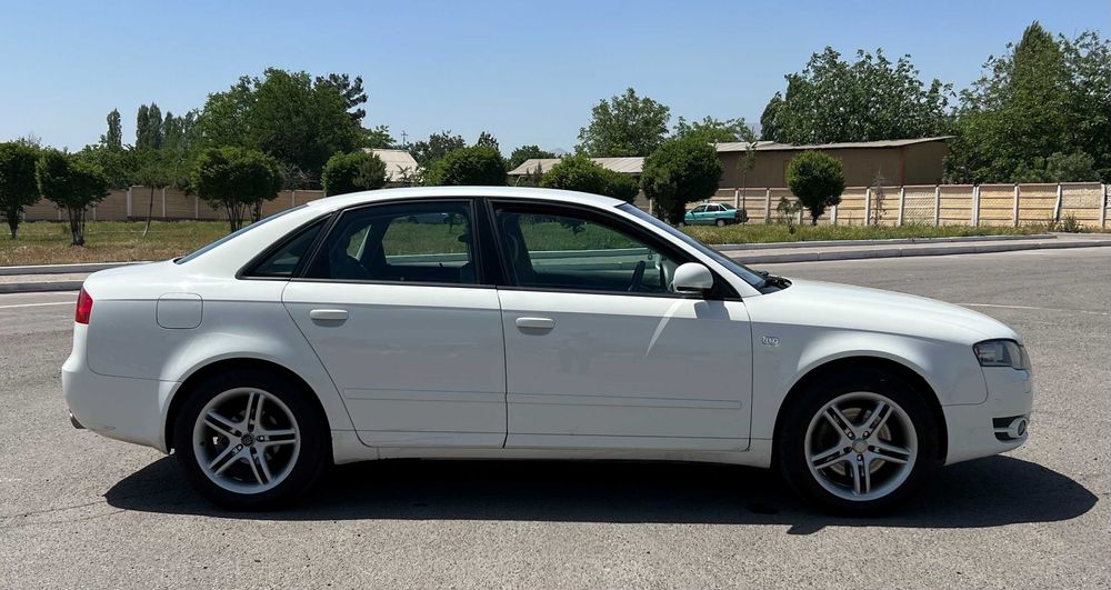 Audi A4 в хорошем состояние 1.8 турбо