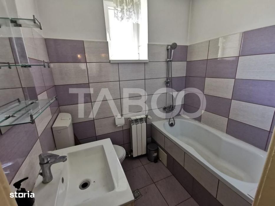 Casa cu 2 camere decomandate 335 mp teren in zona Parcul Tineretului