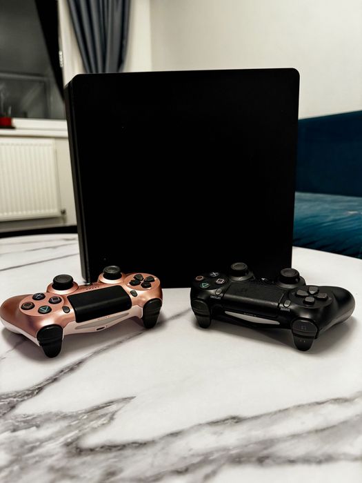 PS4 Slim 500GB + 2 controllere + 5 jocuri — pachet complet