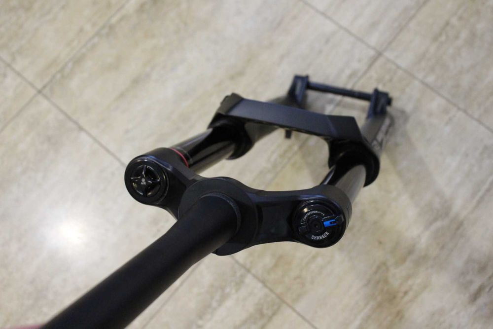 furca suspensie RockShox Zeb Select RC 29 170mm Boost Tapered Charger