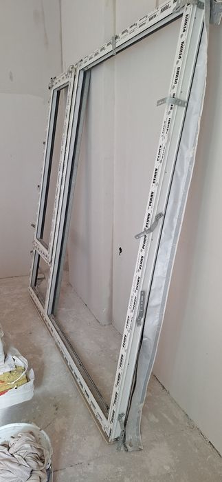Окно новое размер 210×208 рехау 5ти камерка