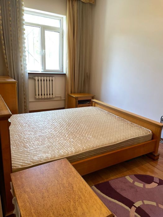 Продаётся спальный гарнитур из дуба