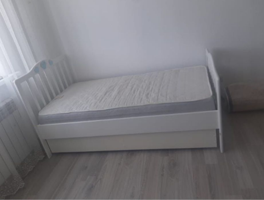 Продам детскую кровать+матрас+шкаф