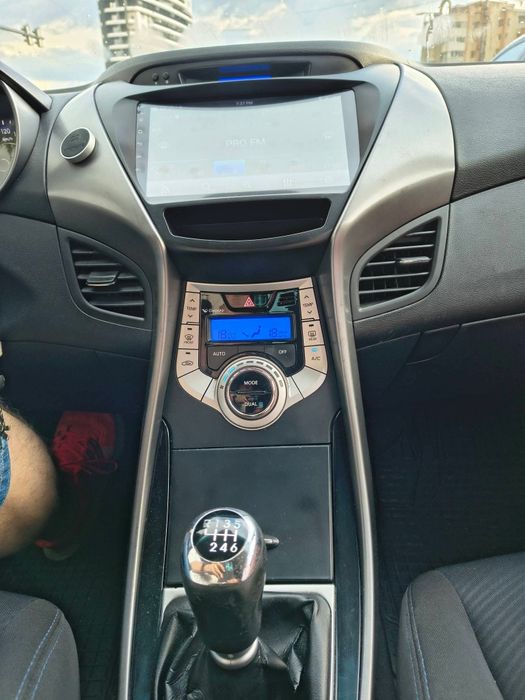 Hyundai Elantra 2012 | 1.6 Benzină
