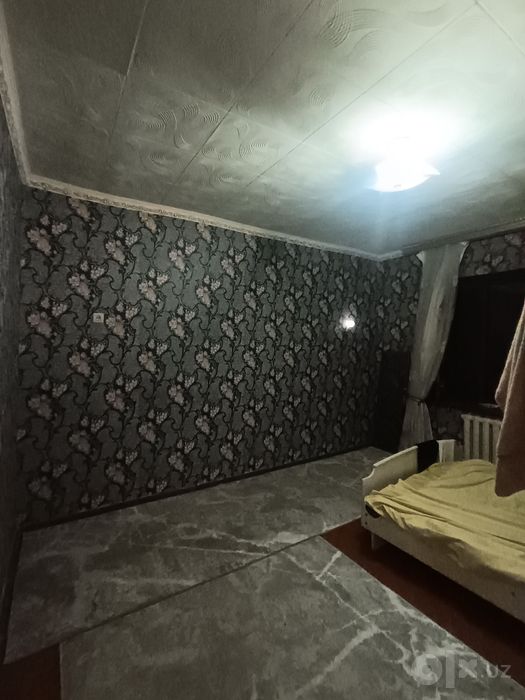 Кибрай центирида Уй сотилади 3/2/4