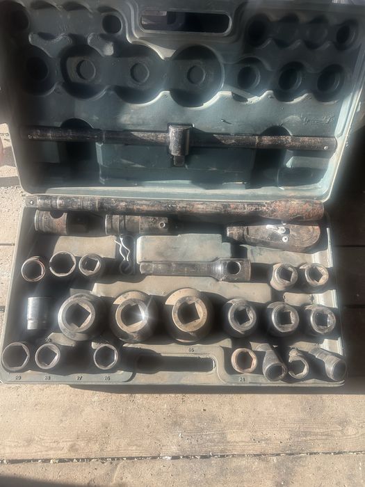 Продам набор головок с трещеткой