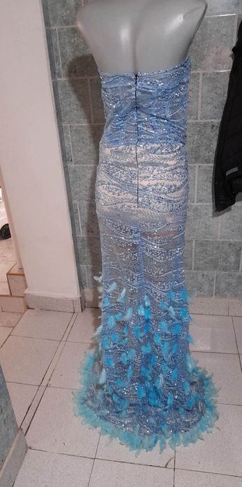 Официална рокля с пера