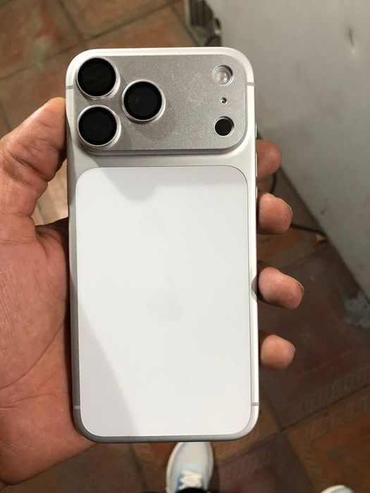 Iphone 17 pro max sotiladi 15 ta sikl