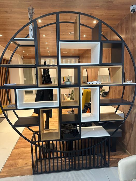 Атрактивка етажерка