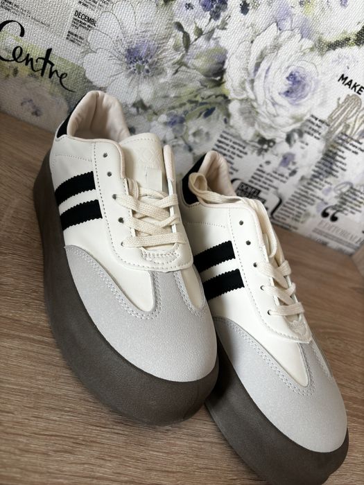 Кроссовки женские