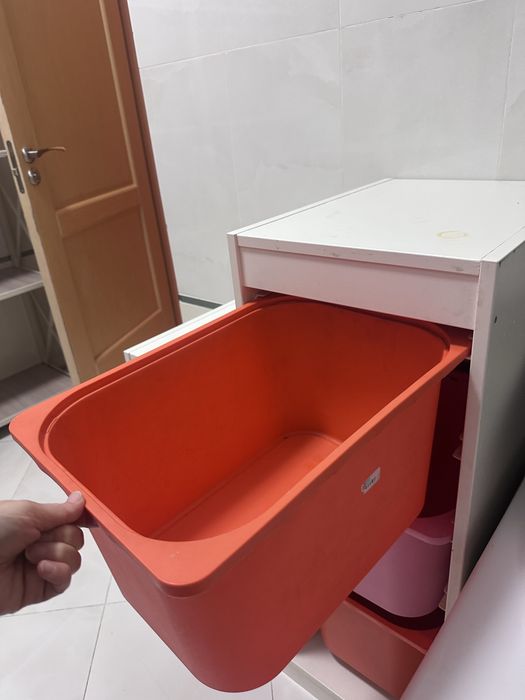 Комод с выдвижными ящиками