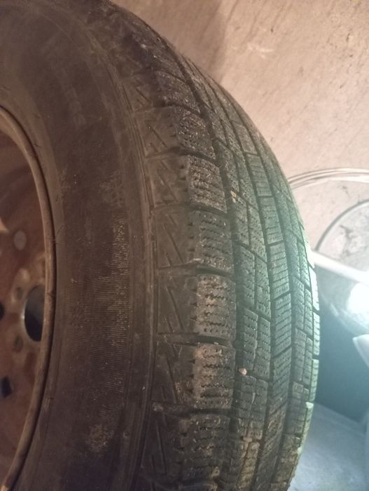 Зимние шины с дисками 215/70 R16