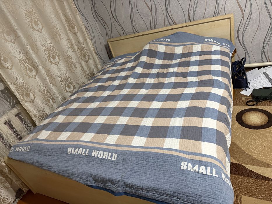 Продам кровать с матрасом 160*200