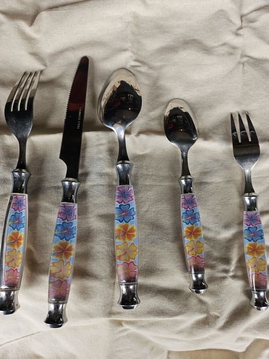 Чаши за алкохол и чинии