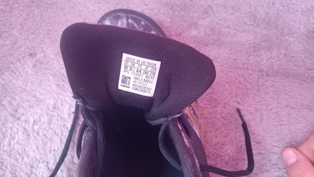 Vand adidași de la adiddas originali